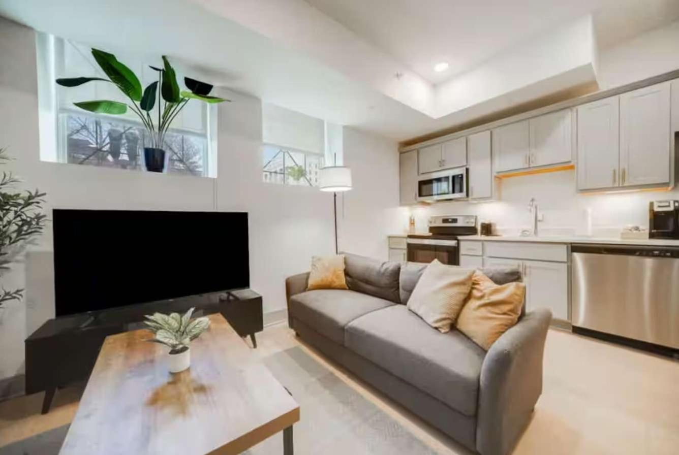Apartment Derby Location 9-mins To Churchill Downs *